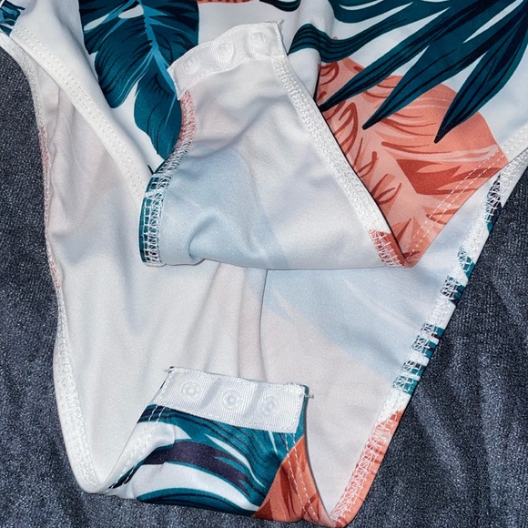 Paradise 1 piece swimsuit - Picture 3 of 4